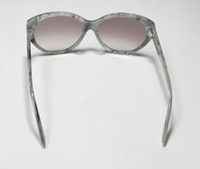 Load image into Gallery viewer, Isaac Mizrahi 30209 Sunglasses