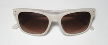 Load image into Gallery viewer, Isaac Mizrahi 30211 Sunglasses