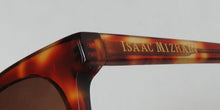Load image into Gallery viewer, Isaac Mizrahi 30207 Sunglasses