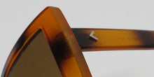 Load image into Gallery viewer, Kendall + Kylie Kk5110 Fiona Sunglasses