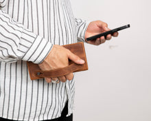 Load image into Gallery viewer, Aura Leather Universal Wallet