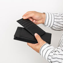 Load image into Gallery viewer, Tenuta Leather Universal Wallet