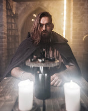 Load image into Gallery viewer, Drinking Horn Shot Glass Set