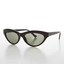 Load image into Gallery viewer, Classic Women's Cat Eye Retro Sunglass - Bonnie