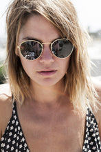 Load image into Gallery viewer, Round Metal Vintage Sunglass with Glass Lens - Julian