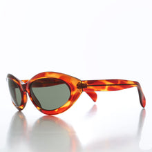 Load image into Gallery viewer, Curved Cat Eye Vintage Sunglasses - Fagan