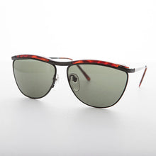 Load image into Gallery viewer, Elegant Sunglass with Rare Brow Bar Design - Fletcher