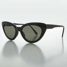 Load image into Gallery viewer, Classic Retro Cat Eye Vintage Sunglass - Greta