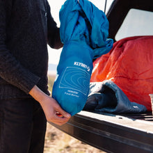 Load image into Gallery viewer, Kylmit Horizon Travel Blanket - Deep Water