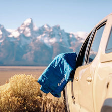 Load image into Gallery viewer, Kylmit Horizon Travel Blanket - Deep Water