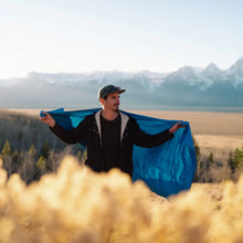 Load image into Gallery viewer, Kylmit Horizon Travel Blanket - Deep Water