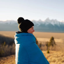 Load image into Gallery viewer, Kylmit Horizon Travel Blanket - Deep Water