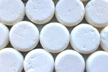 Load image into Gallery viewer, Tingling Tea Tree & Peppermint Shampoo Bar