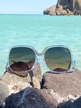 Load image into Gallery viewer, Mia Sunglass - Green / Coral