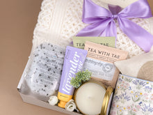Load image into Gallery viewer, Lavender Spa, Blanket & Bath Salts Set