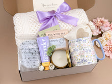 Load image into Gallery viewer, Lavender Spa, Blanket & Bath Salts Set