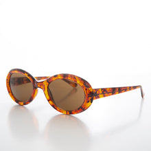 Load image into Gallery viewer, 90s Oval Cat Eye Vintage Sunglass - Macie