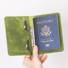 Load image into Gallery viewer, Viaggio Leather Passport Wallet