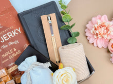 Load image into Gallery viewer, Premium Men’s Gift Set: Leather Journal, Card Holder & Snacks