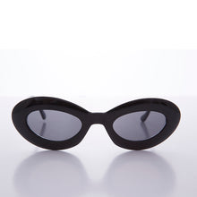 Load image into Gallery viewer, Chunky Retro 60s Cat Eye Vintage Sunglass - Zana