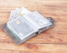 Load image into Gallery viewer, Oscar Leather Card Holder