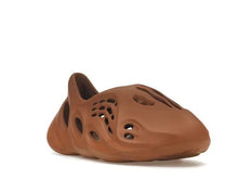 Load image into Gallery viewer, adidas Yeezy Foam RNR Clay Red