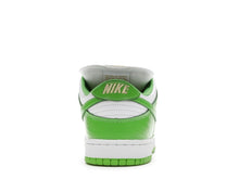 Load image into Gallery viewer, Nike SB Dunk Low Supreme Stars Mean Green (2021)