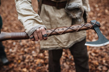 Load image into Gallery viewer, Bearded Battle Axe - Skeggox
