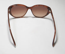 Load image into Gallery viewer, Isaac Mizrahi 30204 Sunglasses
