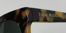 Load image into Gallery viewer, Isaac Mizrahi 30249 Sunglasses
