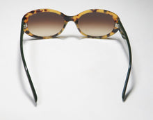 Load image into Gallery viewer, Isaac Mizrahi 30244 Sunglasses
