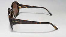 Load image into Gallery viewer, Isaac Mizrahi 30225 Sunglasses
