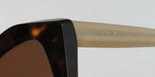 Load image into Gallery viewer, Isaac Mizrahi 30218 Sunglasses
