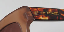 Load image into Gallery viewer, Isaac Mizrahi 30217 Sunglasses
