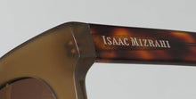 Load image into Gallery viewer, Isaac Mizrahi 30214 Sunglasses
