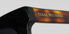 Load image into Gallery viewer, Isaac Mizrahi 30214 Sunglasses
