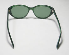 Load image into Gallery viewer, Isaac Mizrahi 30204 Sunglasses

