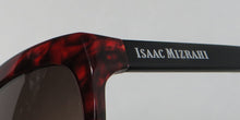 Load image into Gallery viewer, Isaac Mizrahi 30223 Sunglasses
