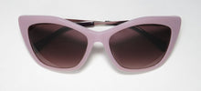 Load image into Gallery viewer, Isaac Mizrahi 30230 Sunglasses

