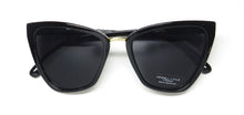 Load image into Gallery viewer, Kendall + Kylie Kk5127 Clara Sunglasses
