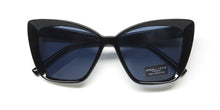 Load image into Gallery viewer, Kendall + Kylie Kk5121 Mazie Sunglasses
