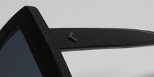 Load image into Gallery viewer, Kendall + Kylie Kk5110 Fiona Sunglasses
