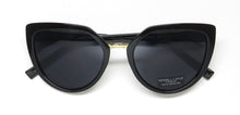 Load image into Gallery viewer, Kendall + Kylie Kk5119ce Lynn Sunglasses
