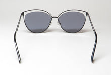 Load image into Gallery viewer, Liebeskind Berlin 10707 Sunglasses
