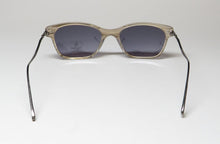 Load image into Gallery viewer, Vera Wang Sebille Sunglasses

