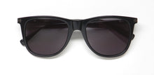 Load image into Gallery viewer, Tumi Stu506 Sunglasses
