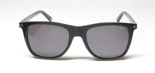 Load image into Gallery viewer, Tumi Stu506 Sunglasses
