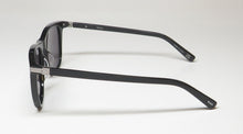Load image into Gallery viewer, Tumi Stu506 Sunglasses
