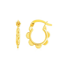 Load image into Gallery viewer, 14k Yellow Gold Scalloped Hoop Earrings
