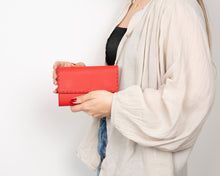Load image into Gallery viewer, Linea Leather Women's Wallet
